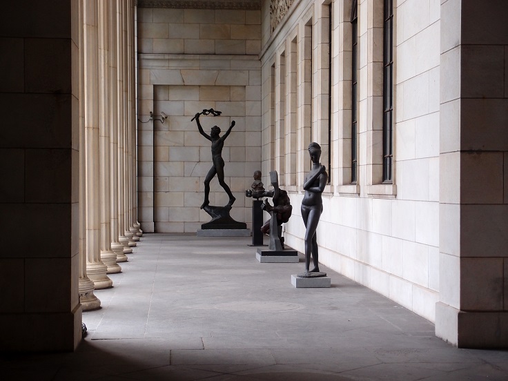 Entrance-to-The-Pushkin-State-Museum-of-Fine-Arts