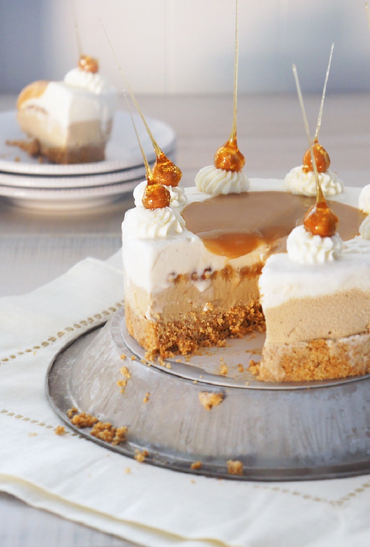 hazelnut-vanilla-cake-with-salted-caramel