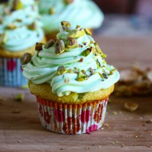 pistachio-pudding-cupcakes-300x300