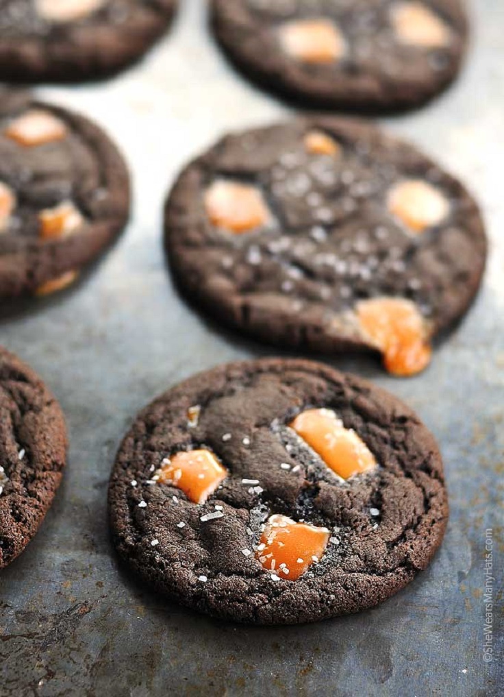 salted-caramel-dark-chocolate-cookies