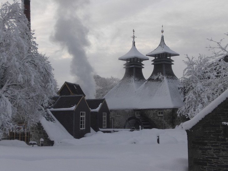 TOP 10 Scottish Distilleries for Whisky Tasting | Top Inspired