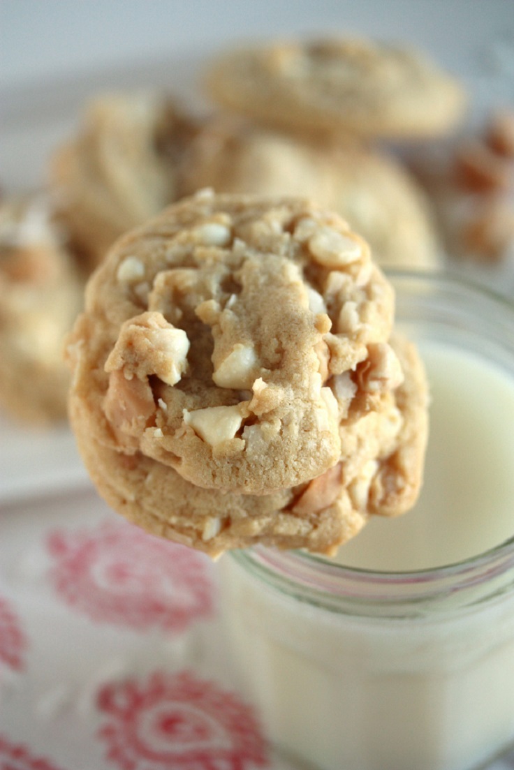 White-Chocolate-Macadamia-Cookies-with-Coconut