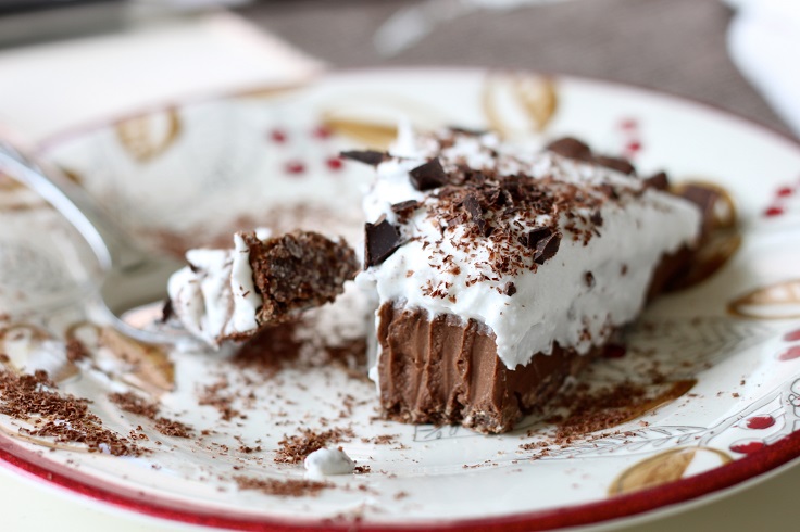chocolate-pudding-pie-with-coconut-cream