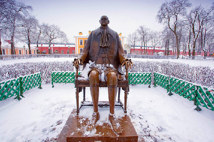 topmonument-to-peter-the-great-inside-the-peter-and-paul-fortress-in-st-petersburg