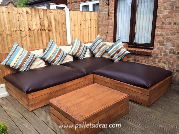 topDIY-Pallets-Wood-Corner-Sofa