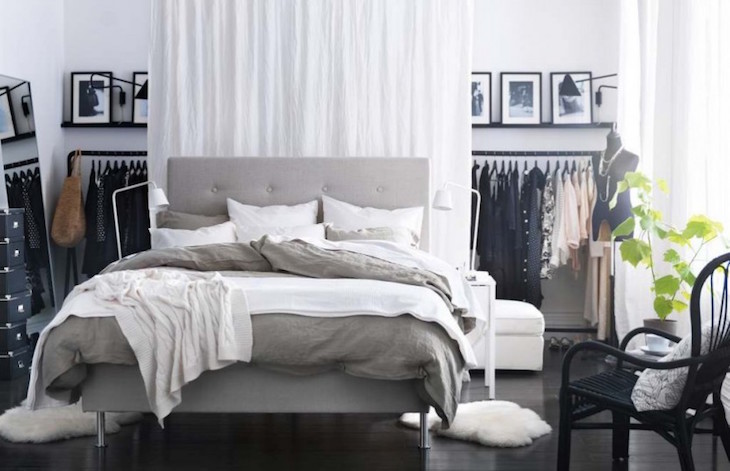 topstylish-grey-bedroom-with-tufted-headboard-also-brilliant-open-closet-idea-and-sheepskin-rugs-834x538