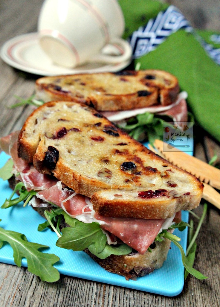 Cranberry-Cheese-and-Prosciutto-Sandwich