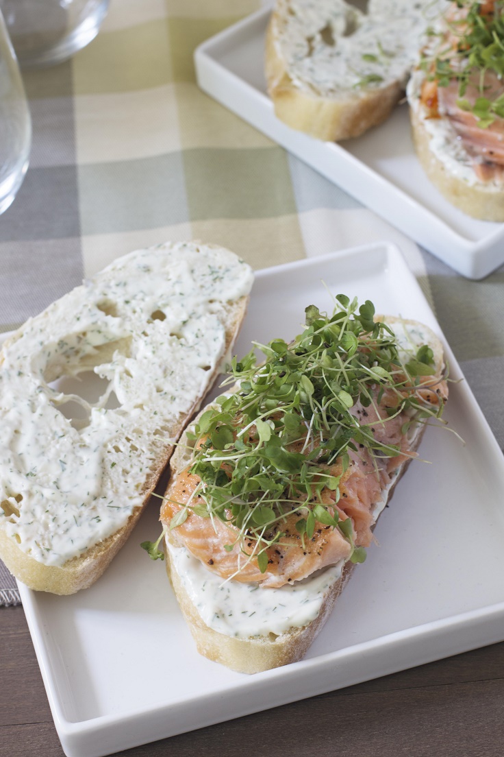 Salmon-Sandwich-with-Creamy-Dill-Sauce