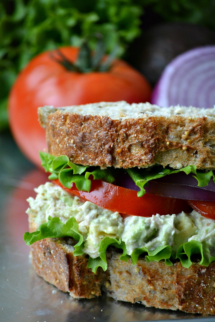 Tuna-Avocado-Sandwich