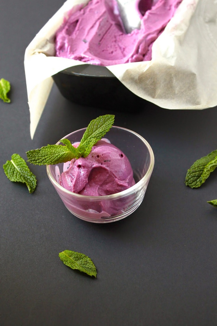 blackberry-mint-frozen-yogurt