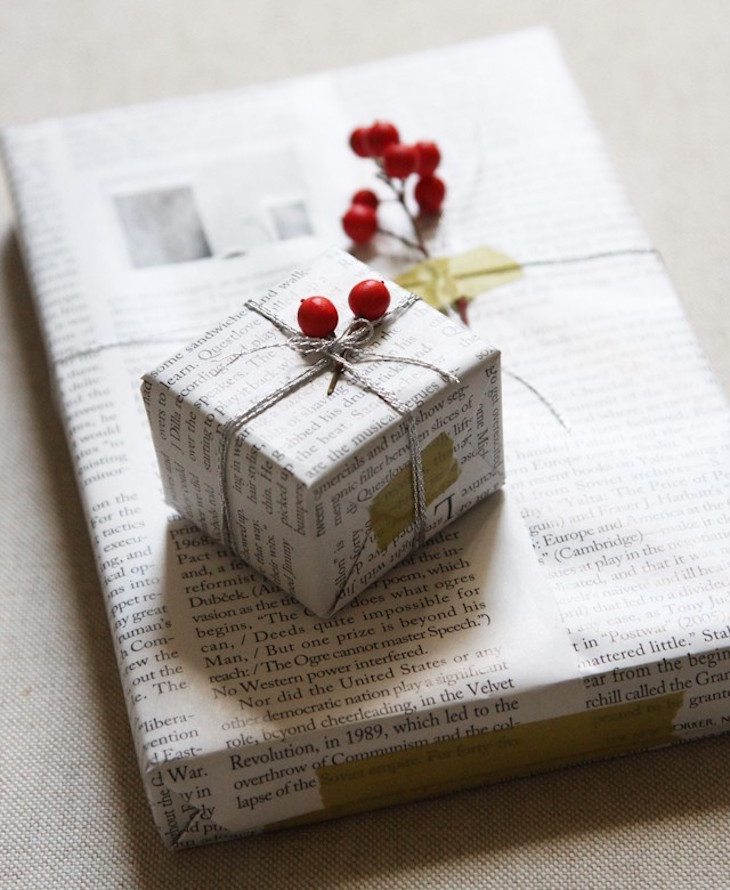 topDIY-Gift-Wrapping-with-Newspaper-and-Berries-Remodelista