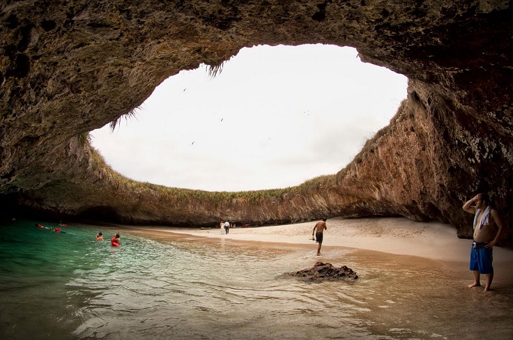 Hidden-beach-of-Marieta-Islands-Mexico