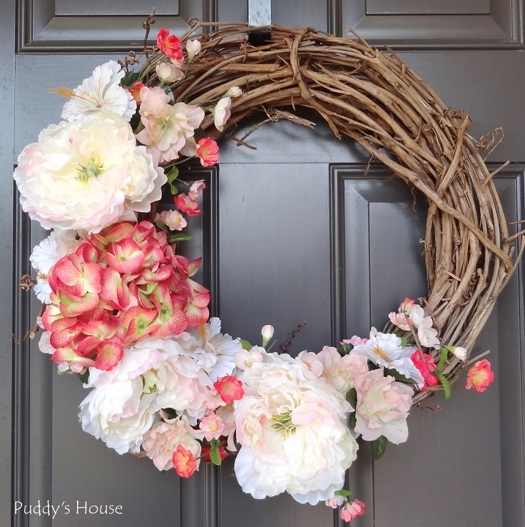 Grapewine-Wreath-with-Big-Flowers