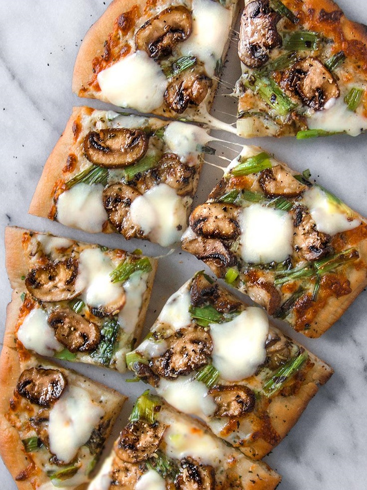 Crimini-Mushroom-Flatbread-Pizza-Recipe-with-Grilled-Green-Onions-and-Tuscan-Herbs