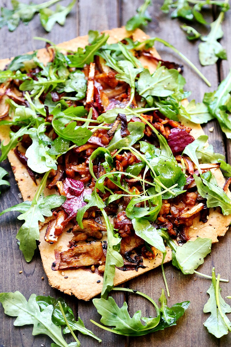 Sesame-Flatbread-Pizza-with-Onions-Mushrooms-and-Tempeh