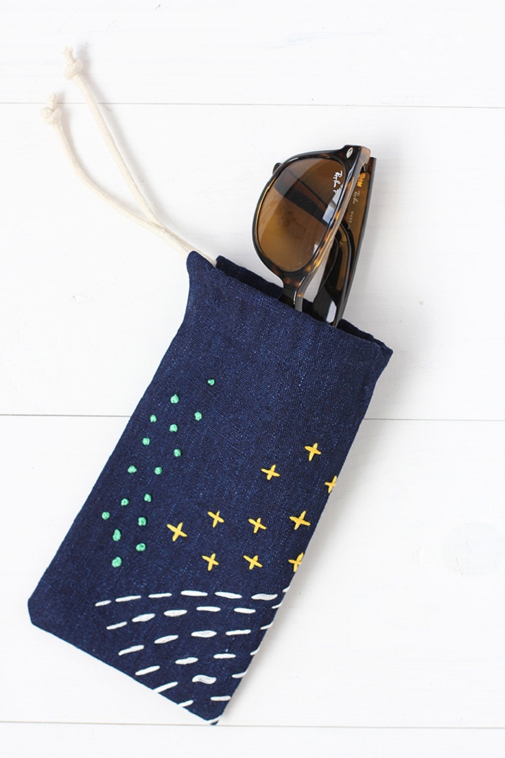 No-Sew-Embroidery-Sunglasses-Case