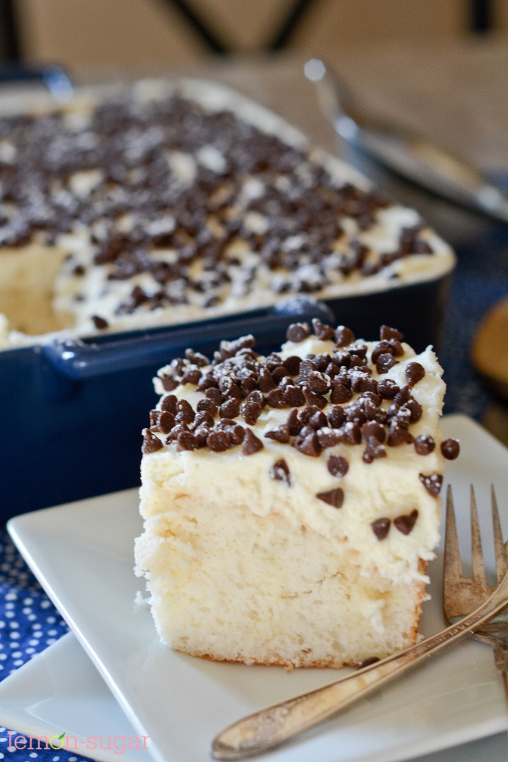 Cannoli-Poke-Cake