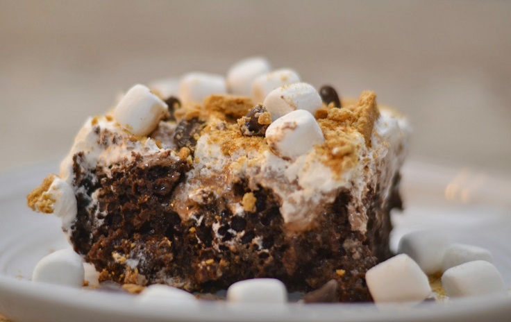 Smore-Poke-Cake