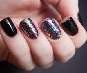 Top 10 Super Easy Glittery Nail Art Ideas