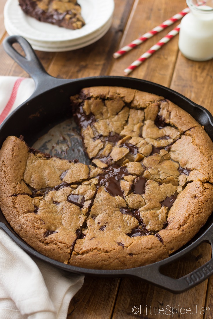 Deep-Dish-Chocolate-Chip-Cookie-Stuffed-with-Nutella