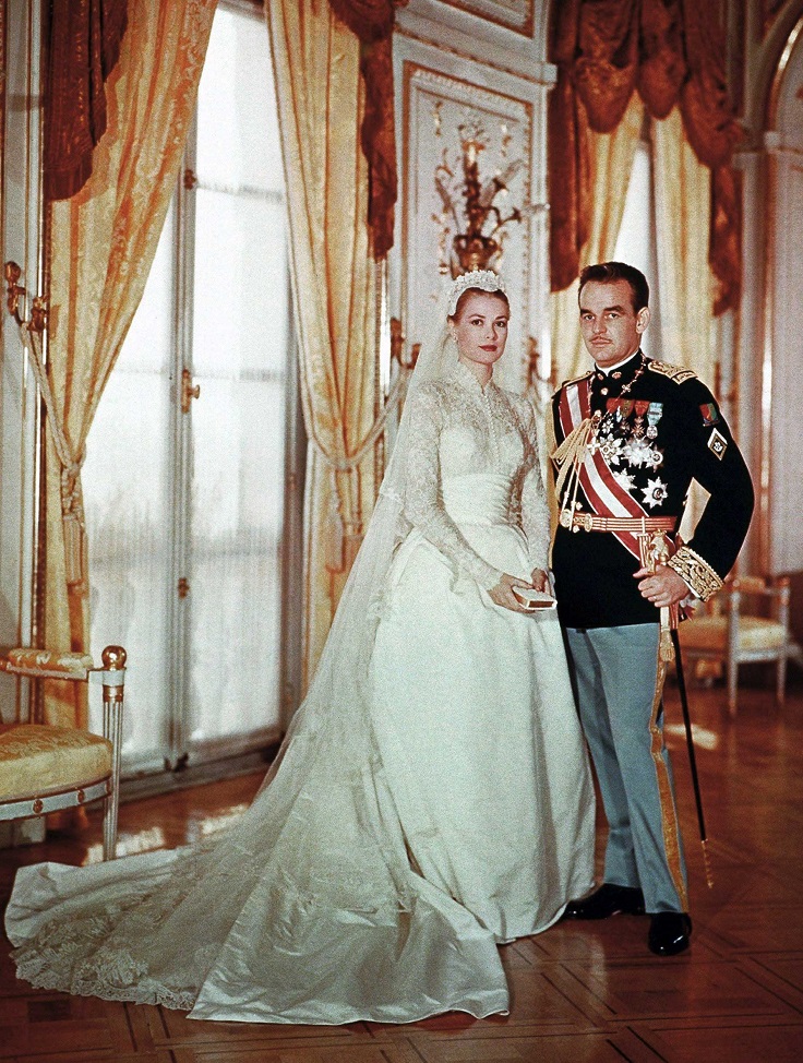 Even though Grace Kelly is no longer present, her acting, grace and beauty left a mark that will never be erased. Read below to find out more about the life of an actress turned into princess! #gracekelly #princessofmonaco