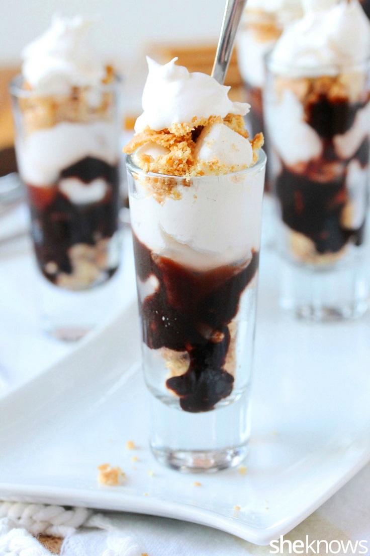 In this article we are showing you ten dessert shooters, which are very good choice not only because they're delicious, but also perfect for parties because they don't make a mess. They're really easy to prepare, they doesn't require more than one hour and it can be really budget - friendly with just three ingredients that you need! #dessertshooters #shotglassdessert