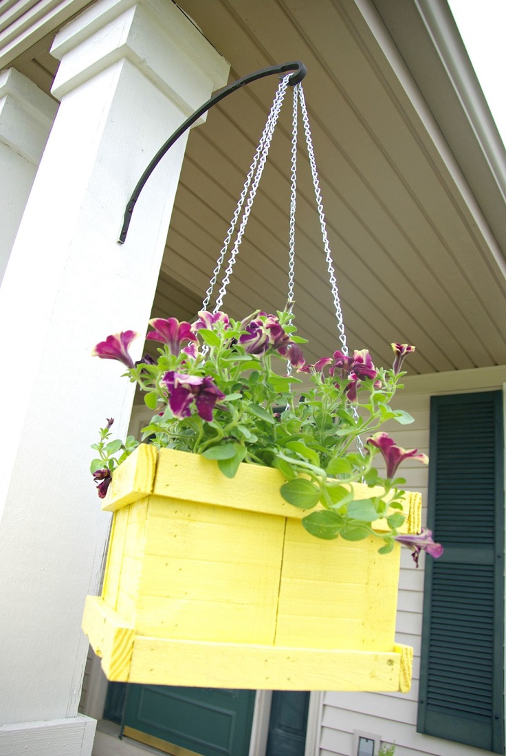 Wood-Pallet-Hanging-Planter