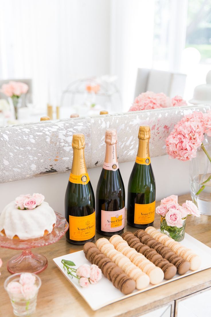 Champagne-and-Macarons