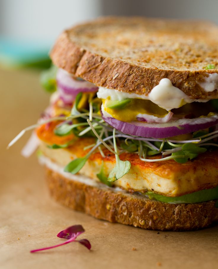 Lunch-Sandwich-with-Sizzling-Skillet-Tofu