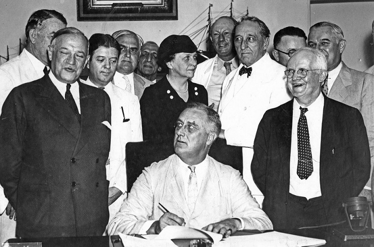 President-Franklin-Roosevelt-signed-the-Social-Security-Act