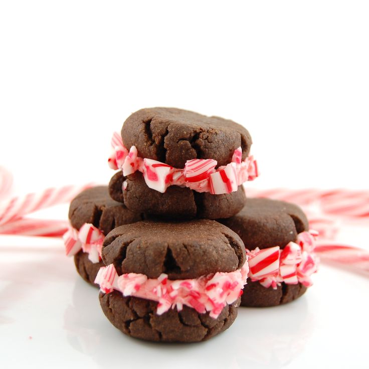 Candy-Cane-Cookie-Sandwiches