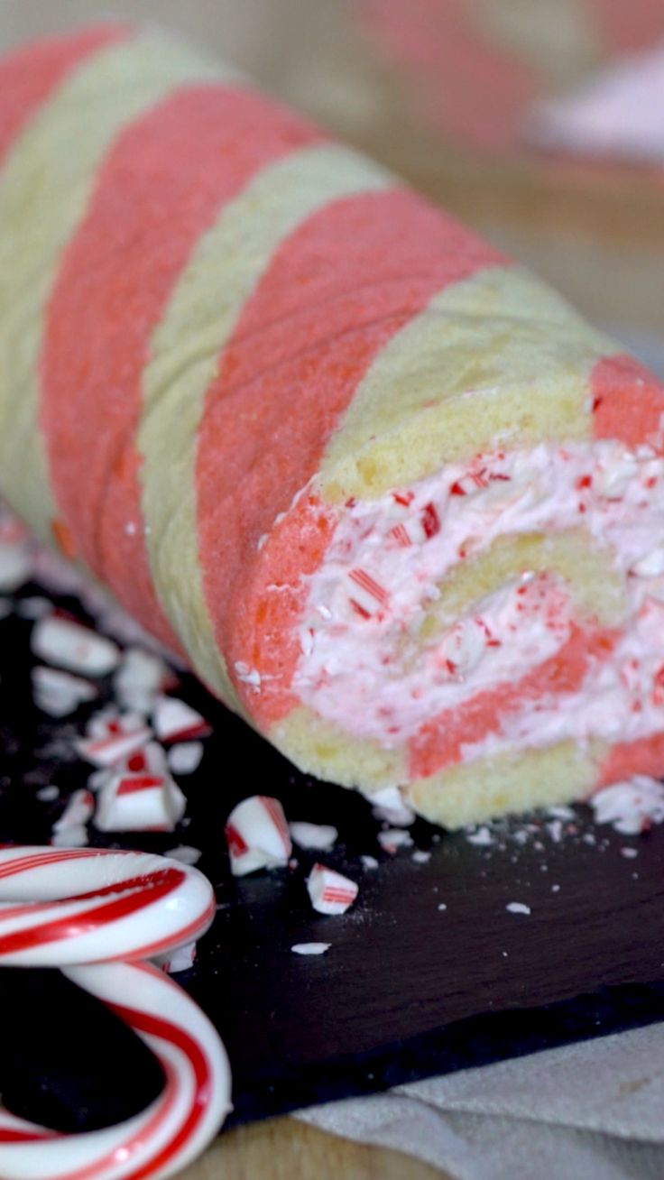 Candy-Cane-Roll-Cake