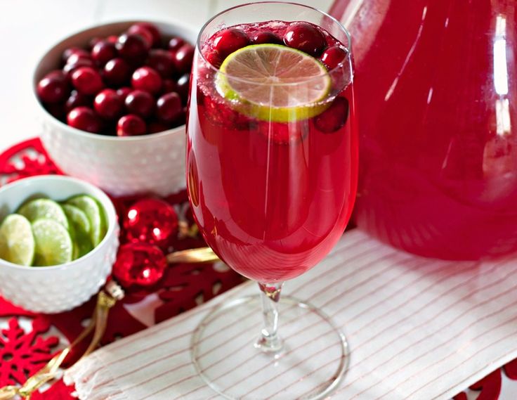 Cranberry-Limeade-Sparkling-Mocktail
