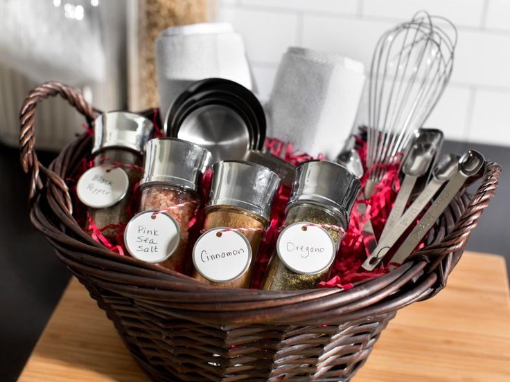 Kitchen-Gadgets-Gift-Basket