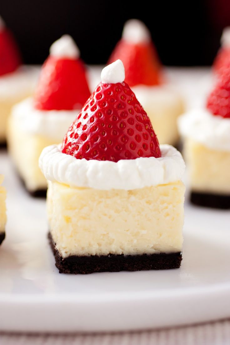 Santa-Hat-Cheesecake-Bites