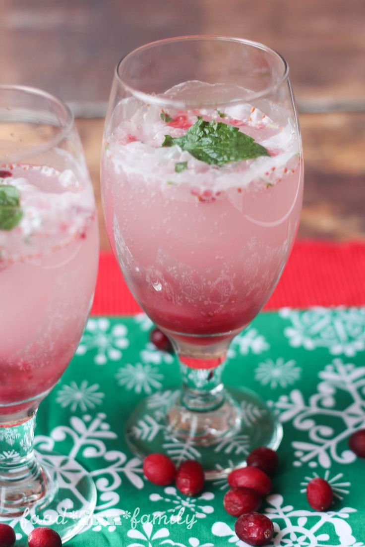 Sparkling-Mint-Cranberry-Mocktail