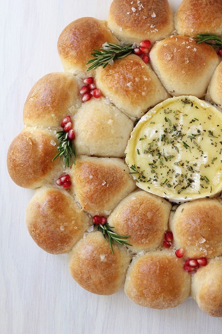 Baked-Camembert-Bread-Wreath