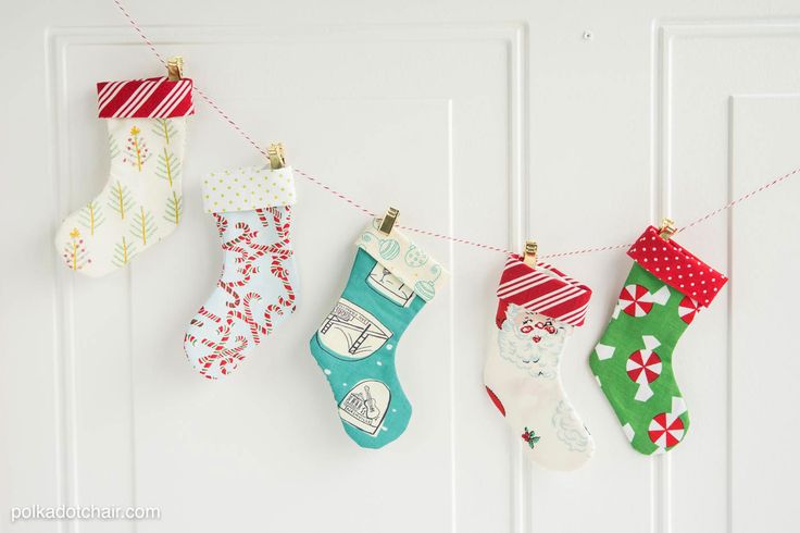 Christmas-Stocking-Garland