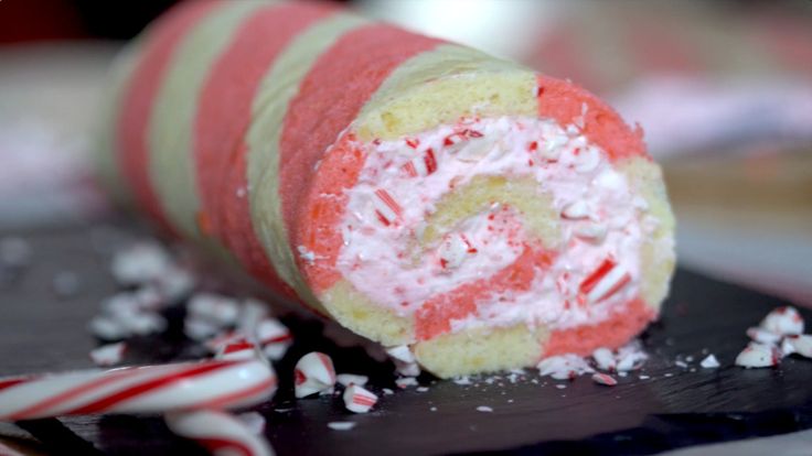 Candy-Cane-Roll-Cake
