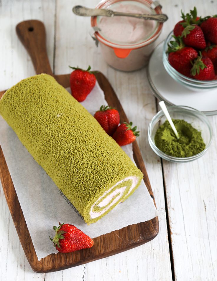 Matcha-Green-Tea-Swiss-Roll