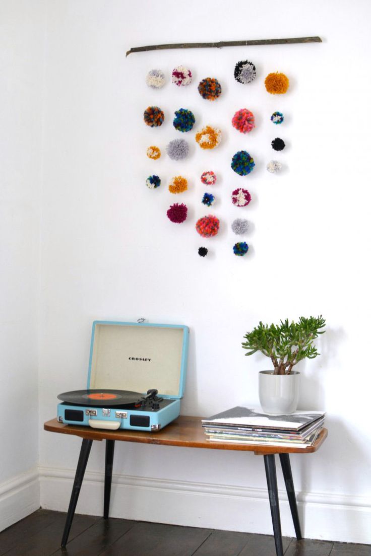 Pom-Pom-Wall-Hanging