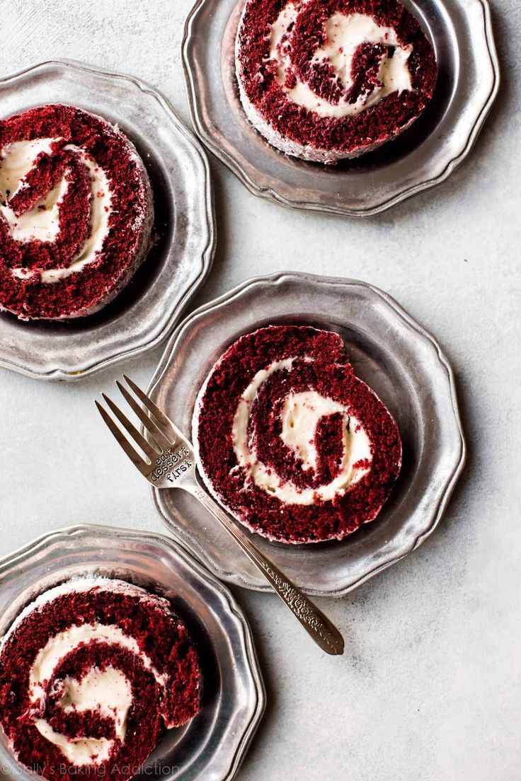 Red-Velvet-Cake-Roll