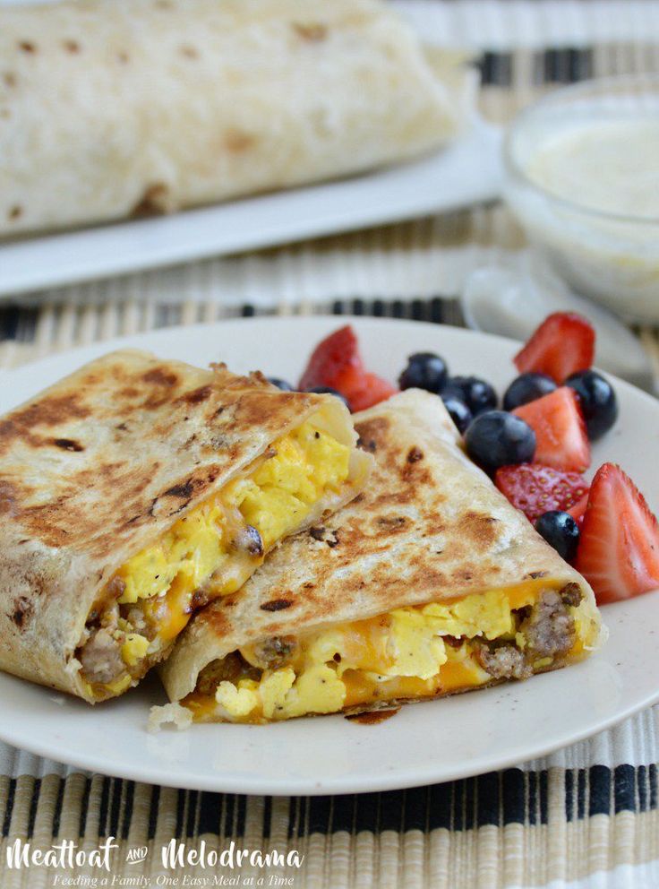 Crispy-Sausage-Egg-Breakfast-Burritos