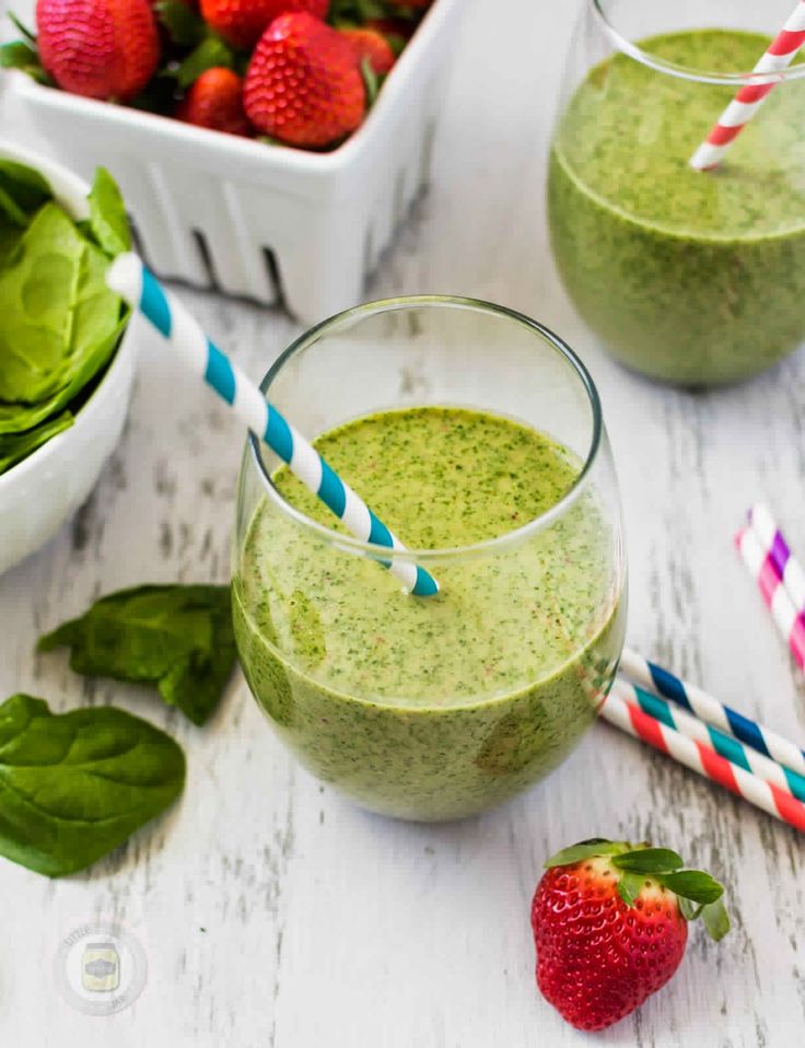Strawberry-Kale-And-Spinach-Detox-Smoothie