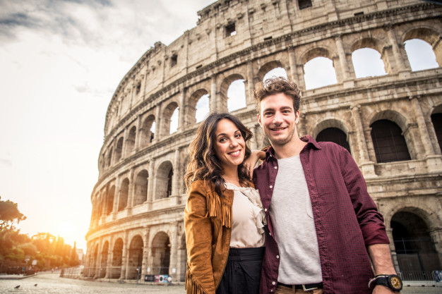 couple-colosseum-rome