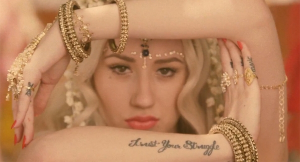 Iggy Azalea Debuts Blindfolded Horse Tattoo on Instagram- PopStarTats