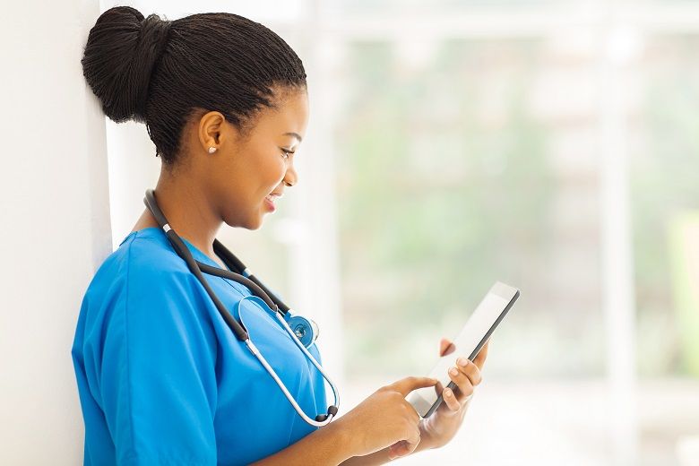 nurse-using-a-tablet