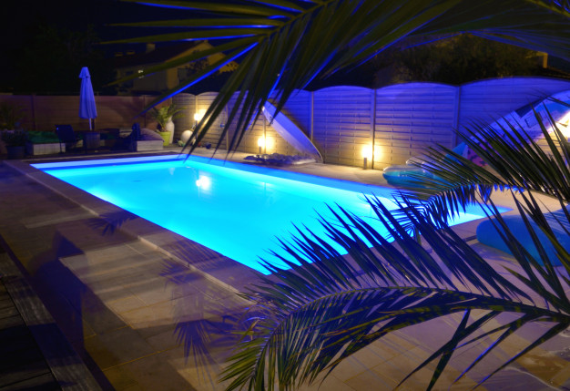 swimming-pool-illuminated-blue-by-night