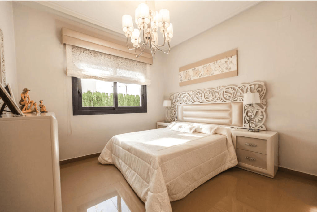 Luxurious-bedroom-1024x685