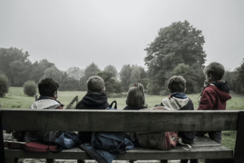 children-sitting-on-a-bench-1024x683